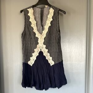 Umgee Women's V-Neck Pullover Sleeveless Top Crocheted Lace Babydoll sz M Boho